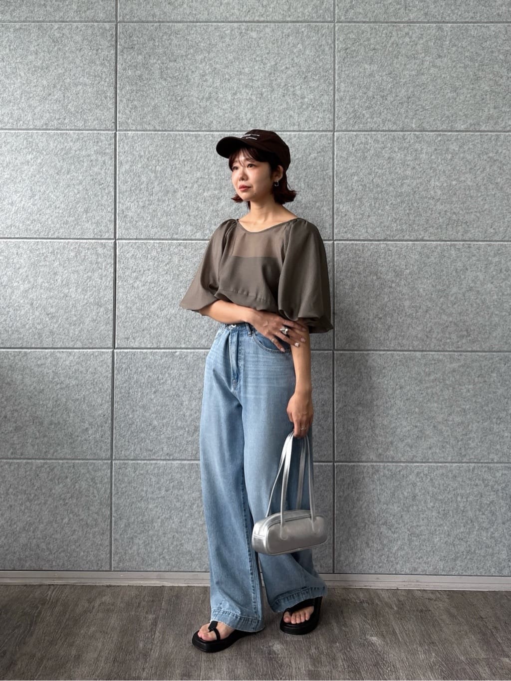 UKIさんの「INDIVI｜ボリュームスリーブブラウス」を使ったコーディネート