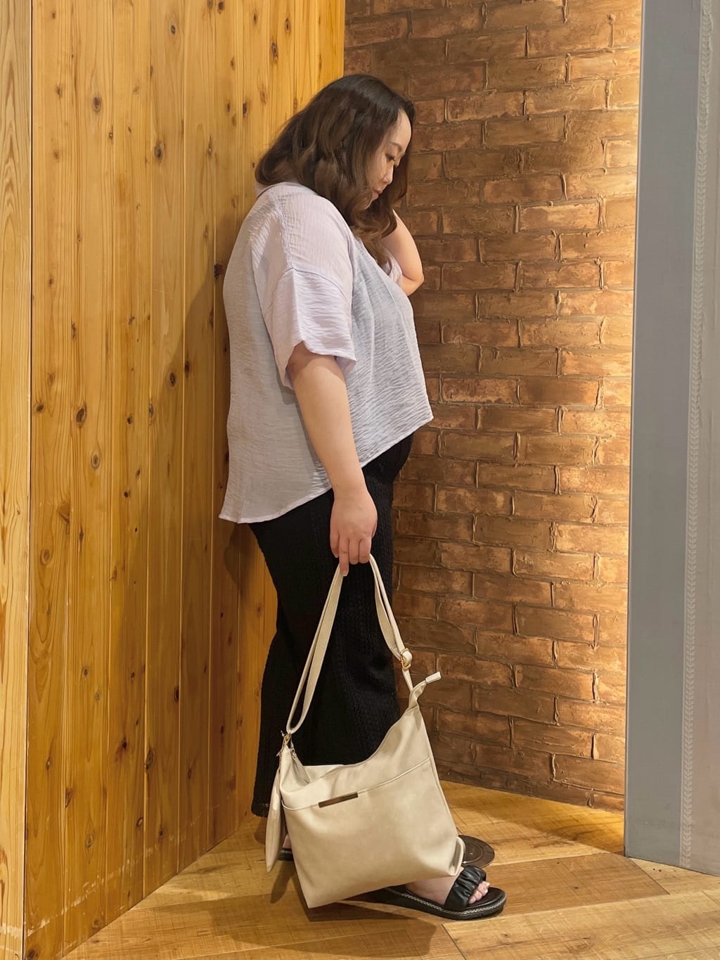 Risaさんの「SHOO･LA･RUE｜ゆるっと感がこなれ見え ワッシャーシアー半袖シャツ」を使ったコーディネート