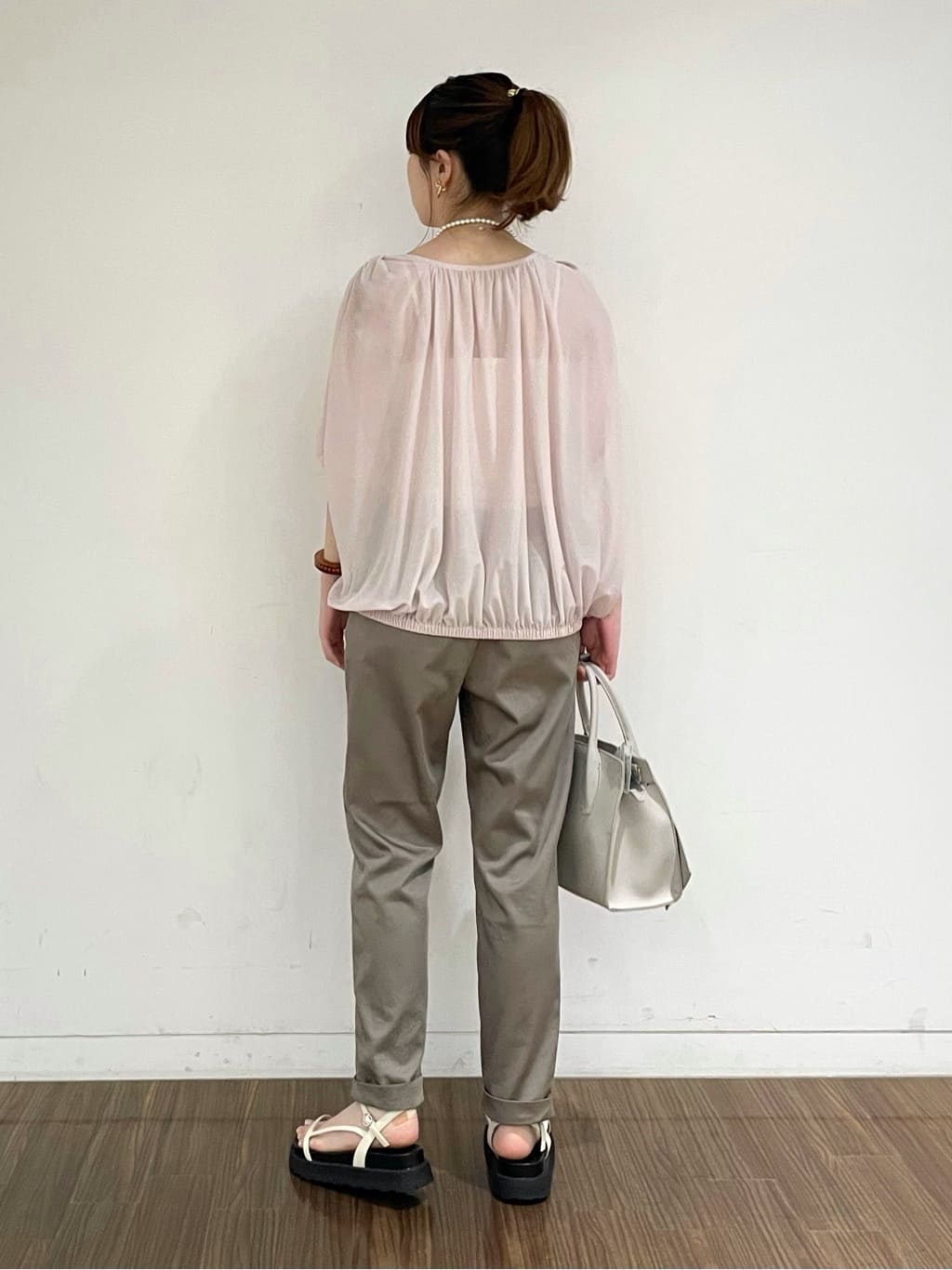 ねねさんの「INDIVI｜【洗える／体型カバー】シャーリングシアートップス」を使ったコーディネート