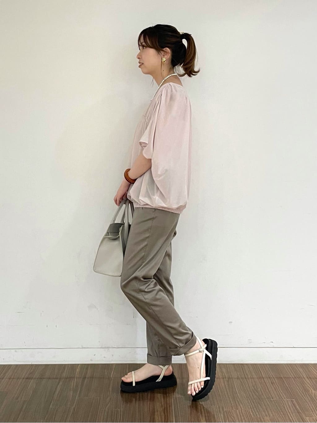 ねねさんの「INDIVI｜【洗える／体型カバー】シャーリングシアートップス」を使ったコーディネート