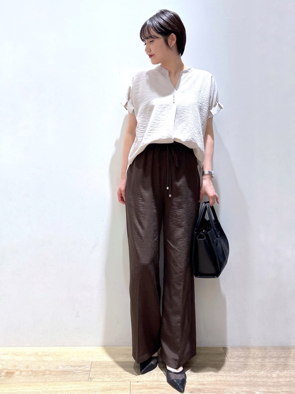 mizukiさんの「index｜《7色展開／XS-LLサイズ》タックスリーブスキッパーブラウス【洗濯機洗い可／吸水速乾／抗ピル／防シ」を使ったコーディネート