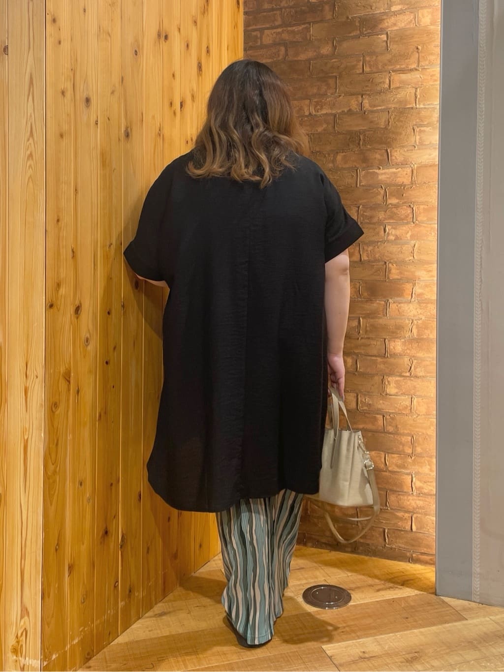 Risaさんの「SHOO･LA･RUE｜【洗濯機可/柄が選べる】さらさら楽ちん プリーツ ワイドパンツ」を使ったコーディネート
