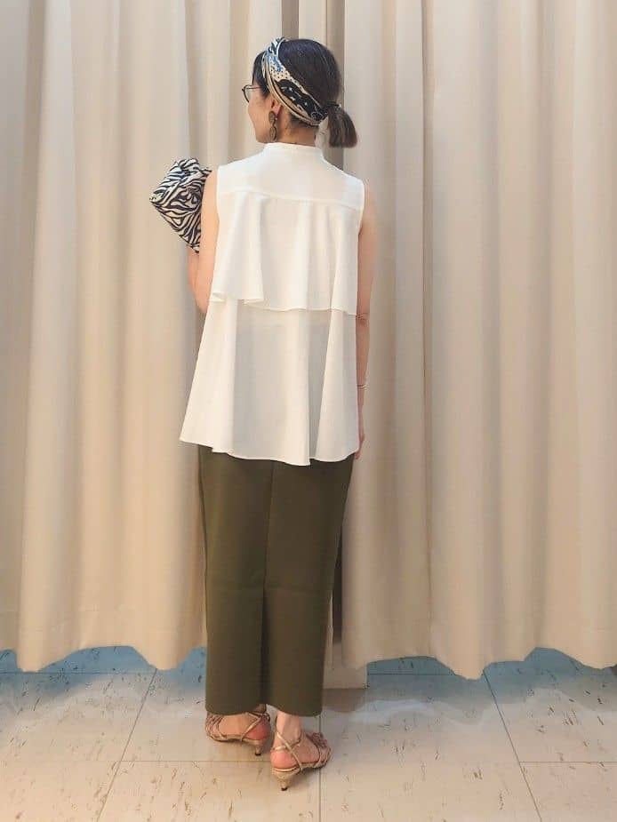 MUTSUKOさんの「UNTITLED｜【接触冷感/吸水速乾】フレアバックシャンブラウス」を使ったコーディネート