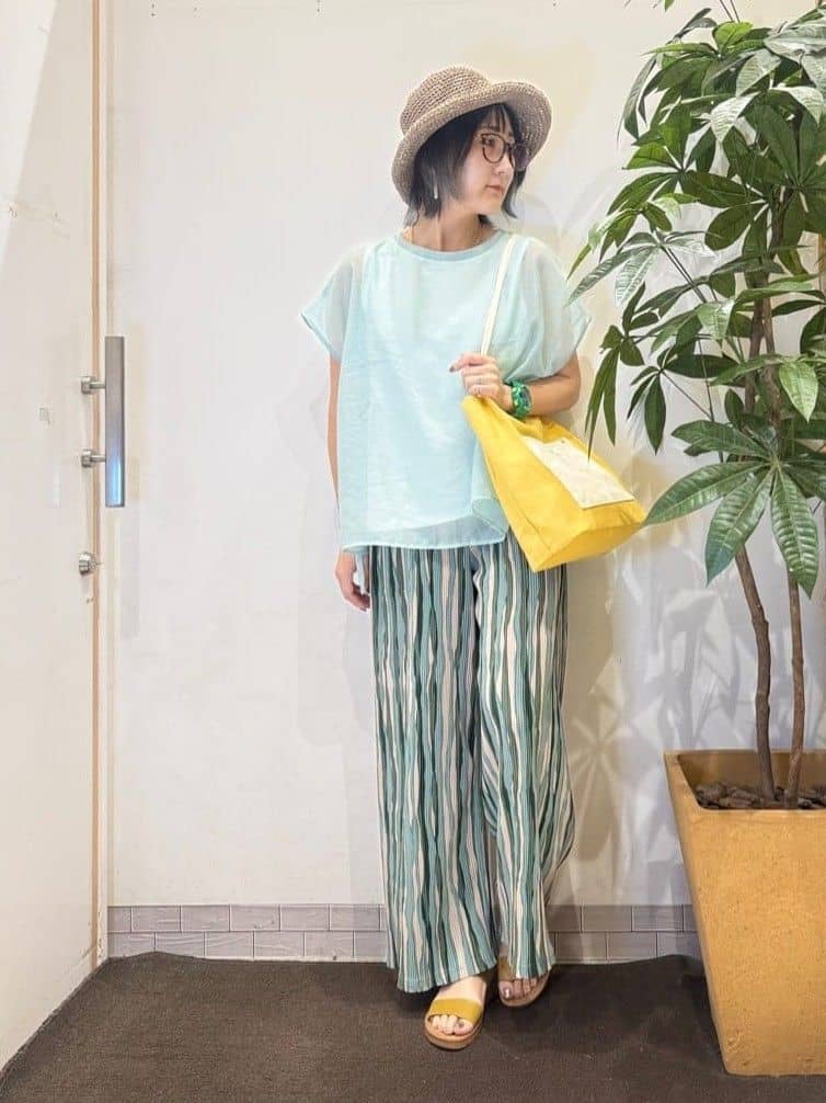 misakiさんの「SHOO･LA･RUE｜【洗える/S-LL】上品なシアー感 レイヤード風トップス」を使ったコーディネート