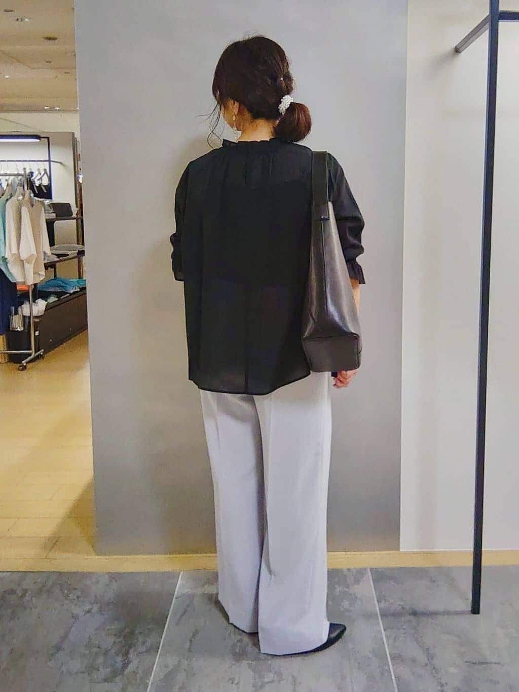 TOMOMIさんの「INDIVI｜【着る日傘／遮熱／UVケア】ワイドパンツ」を使ったコーディネート
