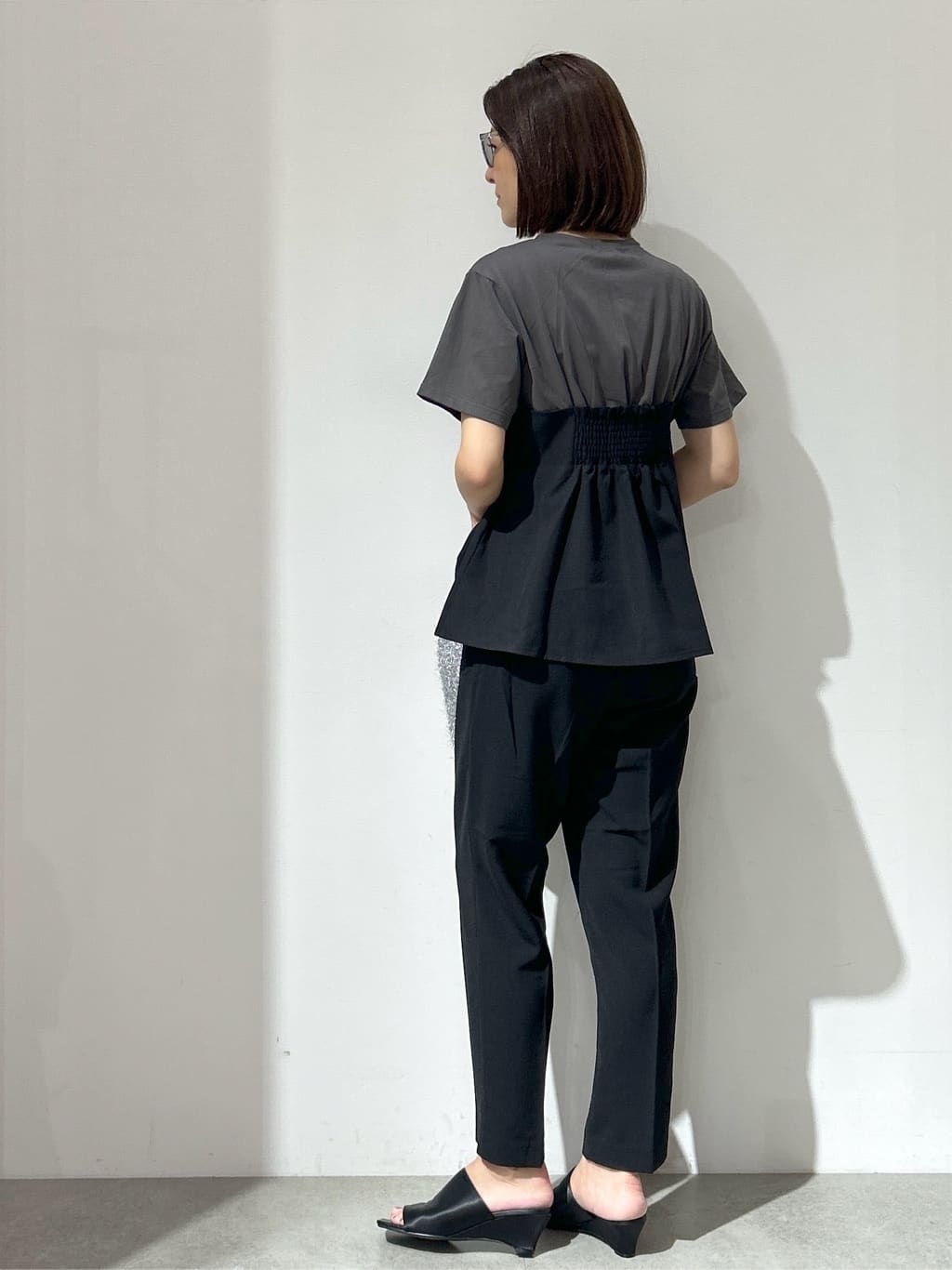 NAKAさんの「OPAQUE.CLIP｜タックビスチェドッキングカットソー【洗濯機洗い可】」を使ったコーディネート