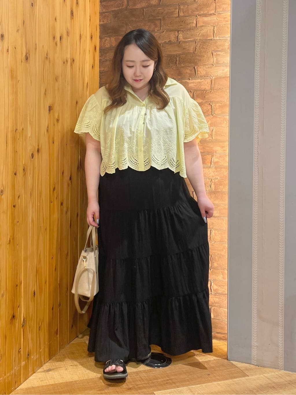 Risaさんの「SHOO･LA･RUE｜【洗える/S-LL】微光沢で華やかなティアードスカート」を使ったコーディネート