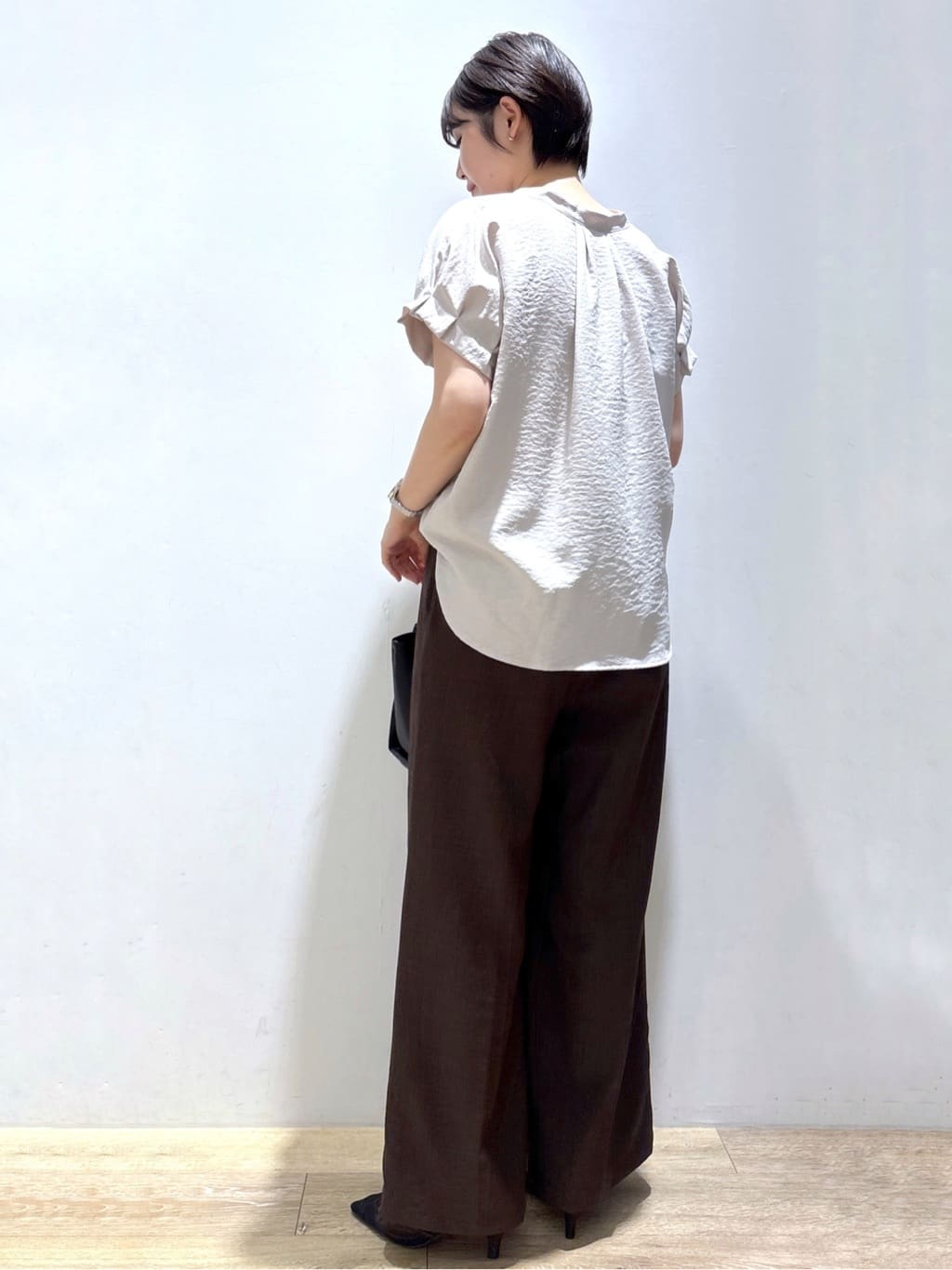 mizukiさんの「index｜《7色展開／XS-LLサイズ》タックスリーブスキッパーブラウス【洗濯機洗い可／吸水速乾／抗ピル／防シ」を使ったコーディネート