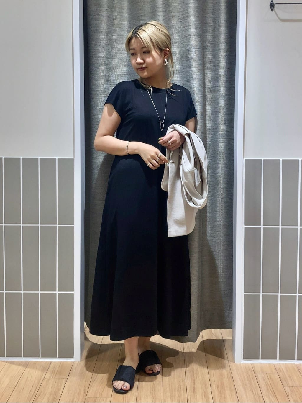 myuさんの「grove｜軽やかに羽織れて、きちんと見え ハーフスリーブテーラードジャケット」を使ったコーディネート