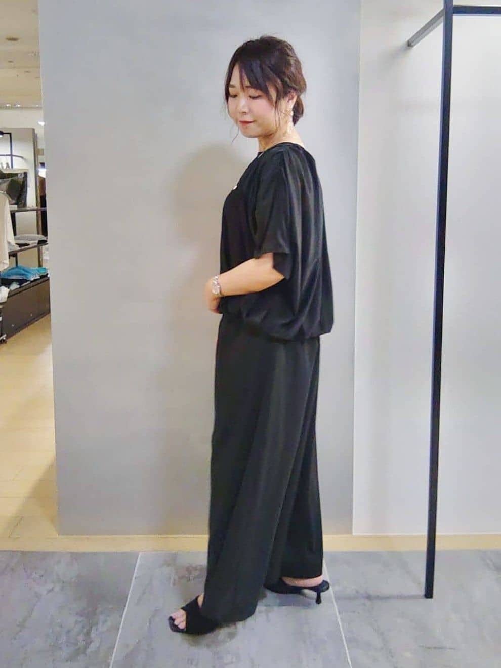 TOMOMIさんの「INDIVI｜【洗える／清涼感◎】ワイドフレアパンツ／スカーチョ」を使ったコーディネート