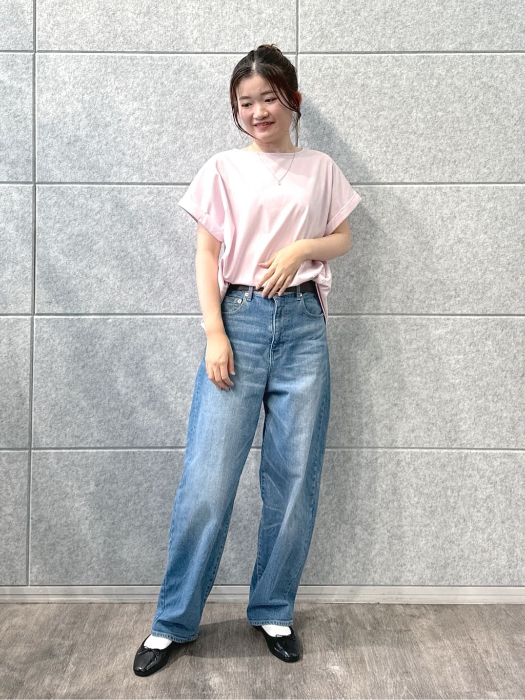 Harunaさんの「Dessin｜【二の腕カバー／UVカット】ロールアップスリーブ裾ギャザーカットソー」を使ったコーディネート