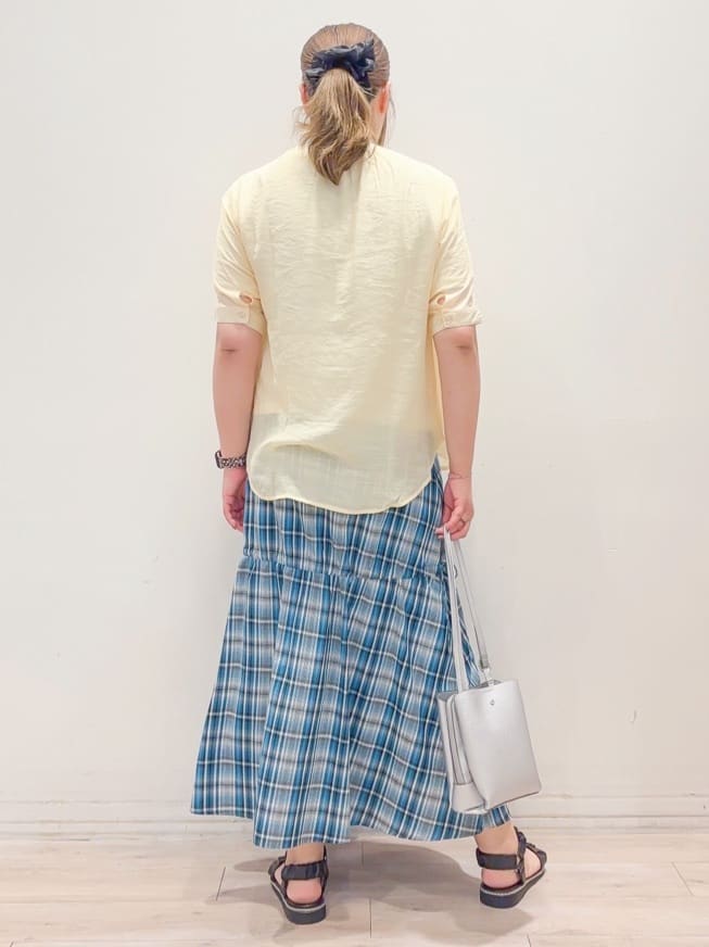 naoさんの「SHOO･LA･RUE｜【ひんやり/S-LL】サガラ刺繍ロゴTシャツ」を使ったコーディネート