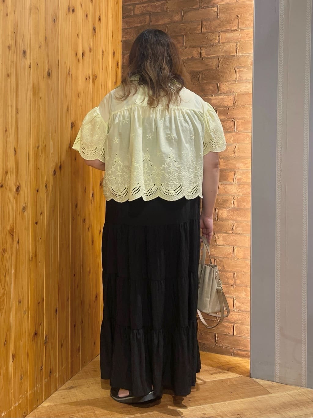 Risaさんの「SHOO･LA･RUE｜【洗える/S-LL】微光沢で華やかなティアードスカート」を使ったコーディネート
