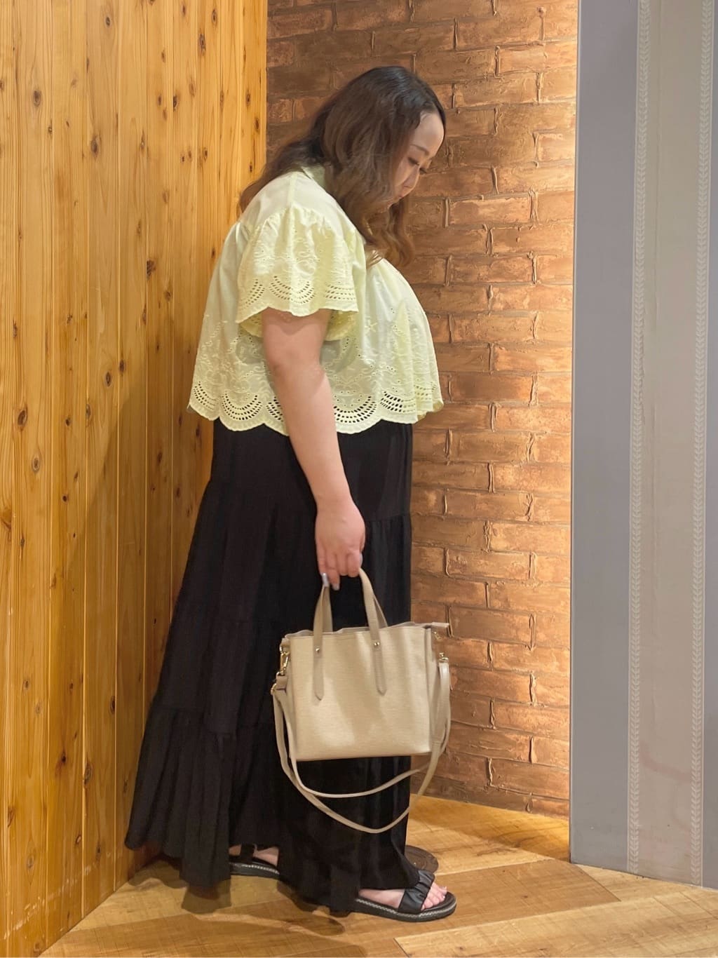 Risaさんの「SHOO･LA･RUE｜【洗える/S-LL】微光沢で華やかなティアードスカート」を使ったコーディネート