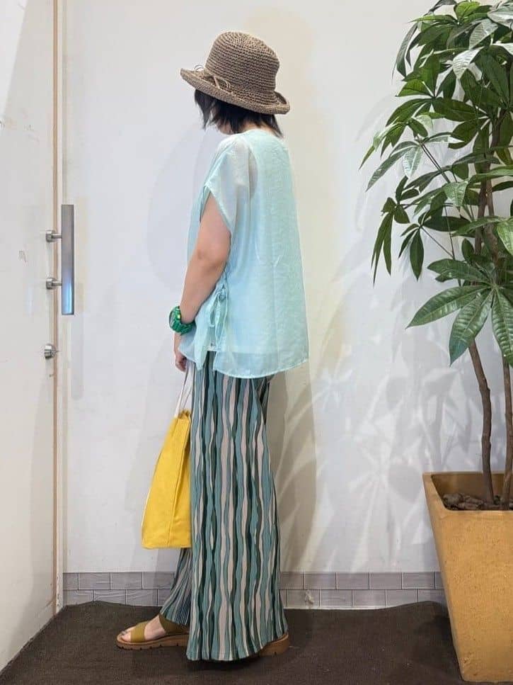 misakiさんの「SHOO･LA･RUE｜【洗える/S-LL】上品なシアー感 レイヤード風トップス」を使ったコーディネート