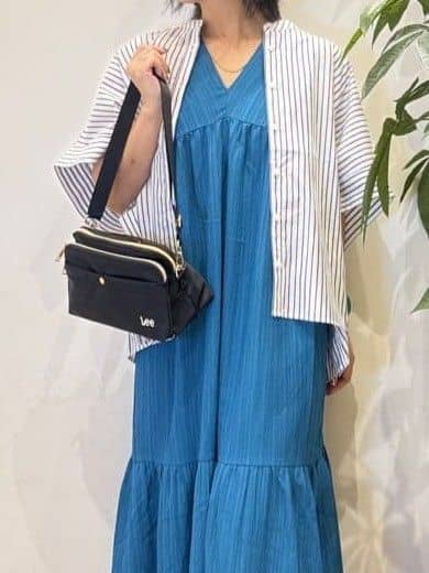 misakiさんの「SHOO･LA･RUE｜きれいめカジュアルに ラメストライプ ポンチョ風シャツ」を使ったコーディネート