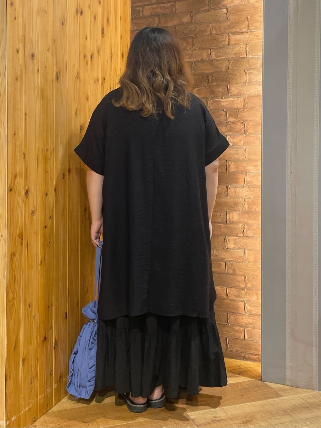 Risaさんの「SHOO･LA･RUE｜【洗える/S-LL】微光沢で華やかなティアードスカート」を使ったコーディネート