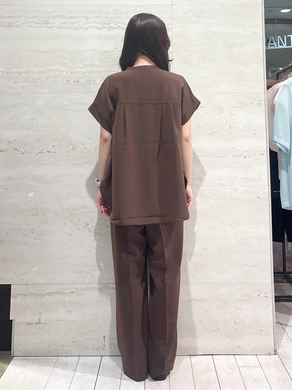 かほさんの「OPAQUE.CLIP｜《7色展開／SS-LLサイズ》ストレッチスキッパーブラウス／セットアップ対応【洗濯機洗い可／防シワ】」を使ったコーディネート