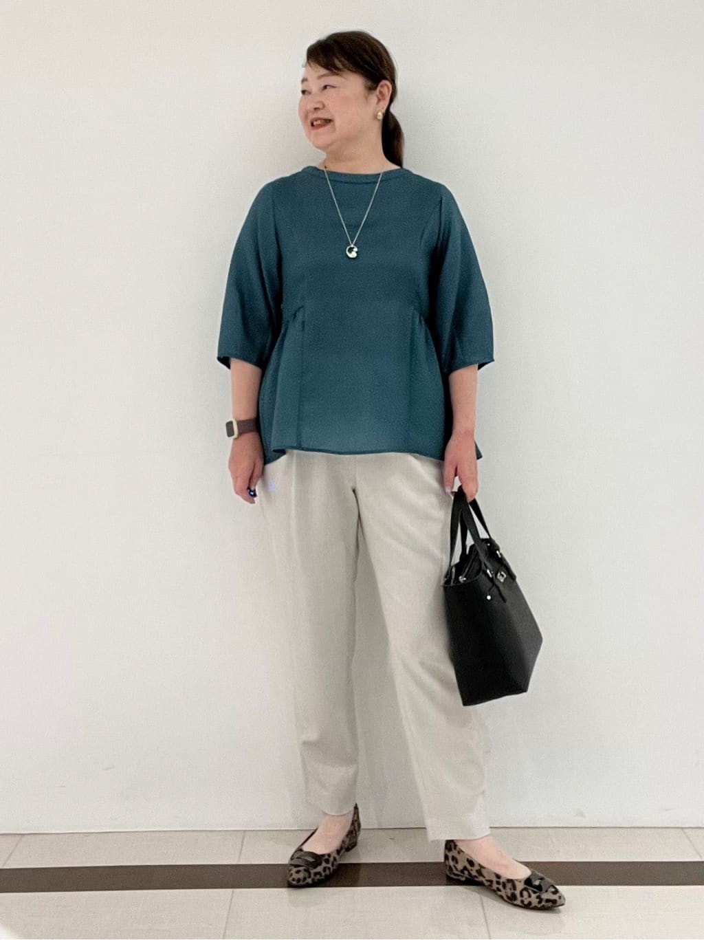 Hiroさんの「Reflect｜【すっきり見え！長め丈】ペプラムデザインシアーブラウス」を使ったコーディネート