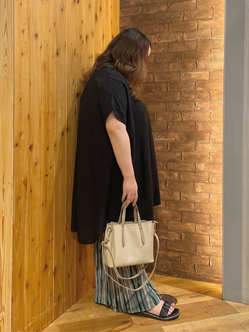 Risaさんの「SHOO･LA･RUE｜【洗濯機可/柄が選べる】さらさら楽ちん プリーツ ワイドパンツ」を使ったコーディネート