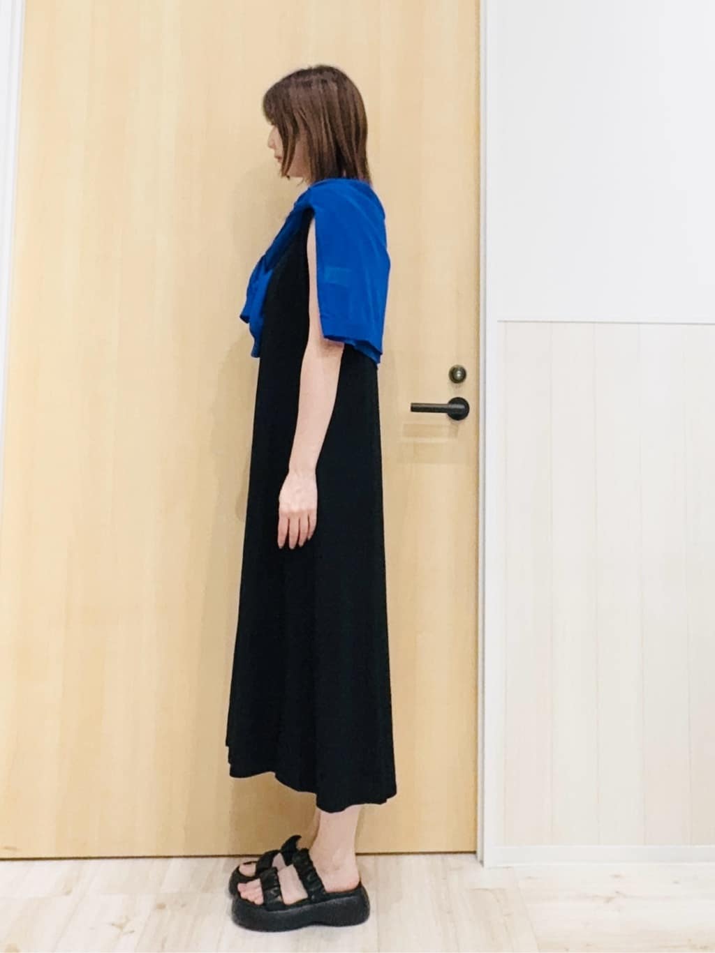 Naさんの「SHOO･LA･RUE｜【S-LL/ひんやり】切替ラインですっきりと 1枚で着られるロングワンピース」を使ったコーディネート