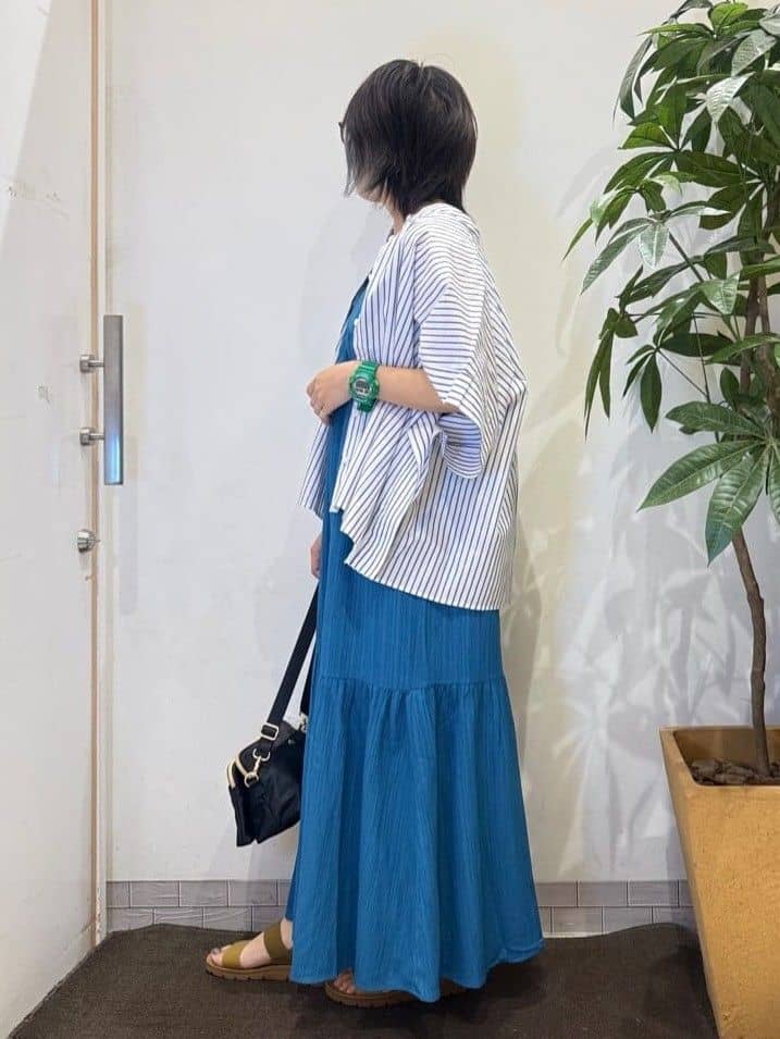misakiさんの「SHOO･LA･RUE｜きれいめカジュアルに ラメストライプ ポンチョ風シャツ」を使ったコーディネート