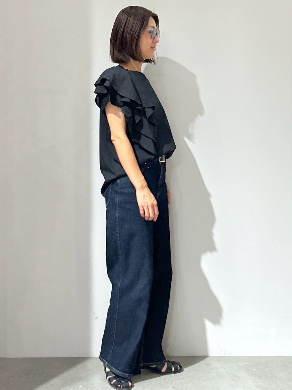NAKAさんの「OPAQUE.CLIP｜ショルダーフリルドッキングカットソー【洗濯機洗い可】」を使ったコーディネート