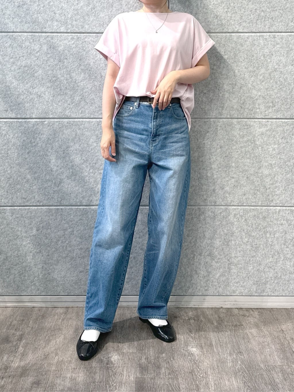 Harunaさんの「Dessin｜【二の腕カバー／UVカット】ロールアップスリーブ裾ギャザーカットソー」を使ったコーディネート