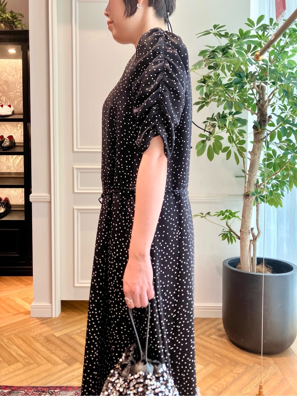 konominさんの「DRESSTERIOR｜スパンコール2WAY巾着バッグ」を使ったコーディネート