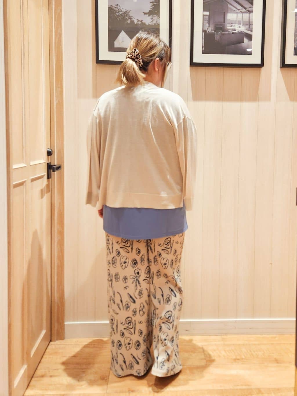 れーやんさんの「SHOO･LA･RUE｜【洗濯機可/柄が選べる】さらさら楽ちん プリーツ ワイドパンツ」を使ったコーディネート