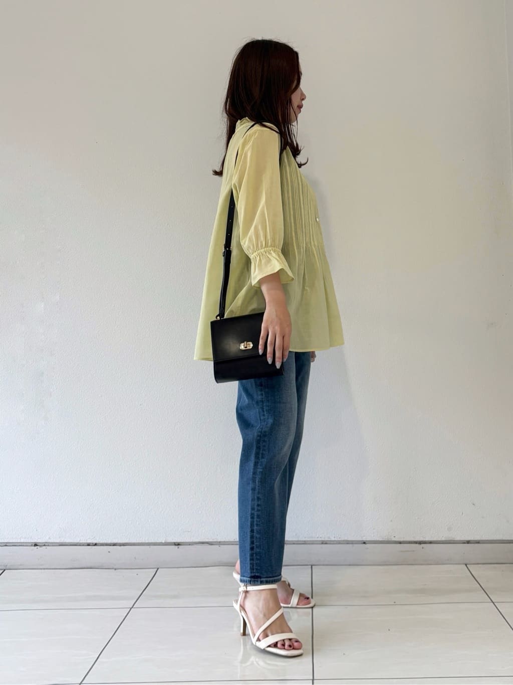 kahoさんの「INDIVI｜【褒められデニム】スリムストレート デニムパンツ」を使ったコーディネート