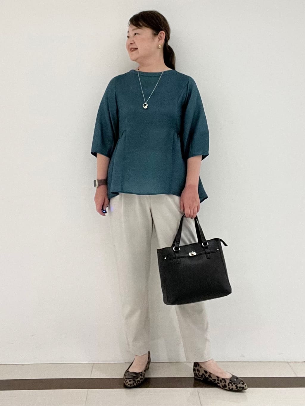 Hiroさんの「Reflect｜【すっきり見え！長め丈】ペプラムデザインシアーブラウス」を使ったコーディネート