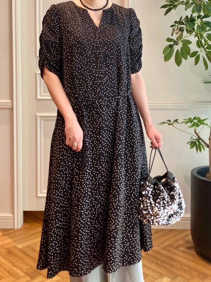 konominさんの「DRESSTERIOR｜スパンコール2WAY巾着バッグ」を使ったコーディネート