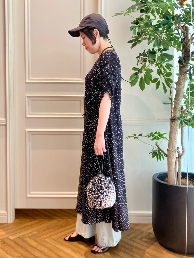 konominさんの「DRESSTERIOR｜スパンコール2WAY巾着バッグ」を使ったコーディネート