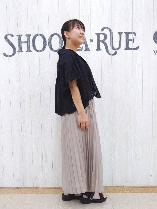 とろろさんの「SHOO･LA･RUE｜コーデの主役になる スカラップレースブラウス」を使ったコーディネート