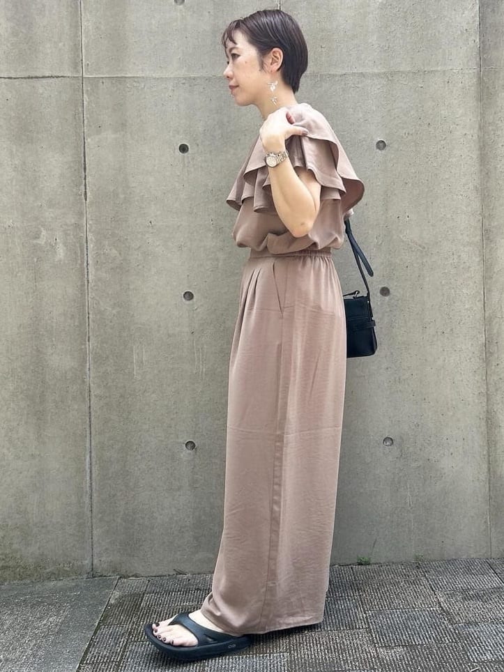 ga_riさんの「THE SHOP TK｜【ONOFF活躍】フリルデザインブラウス/セットアップ可」を使ったコーディネート