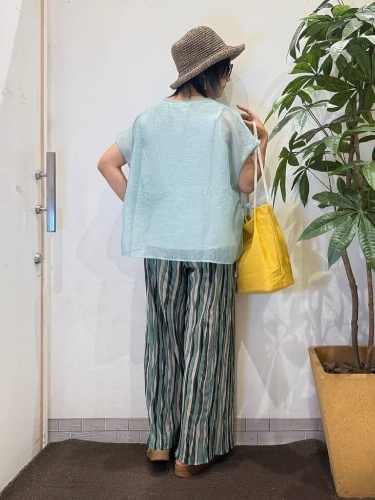 misakiさんの「SHOO･LA･RUE｜【洗える/S-LL】上品なシアー感 レイヤード風トップス」を使ったコーディネート