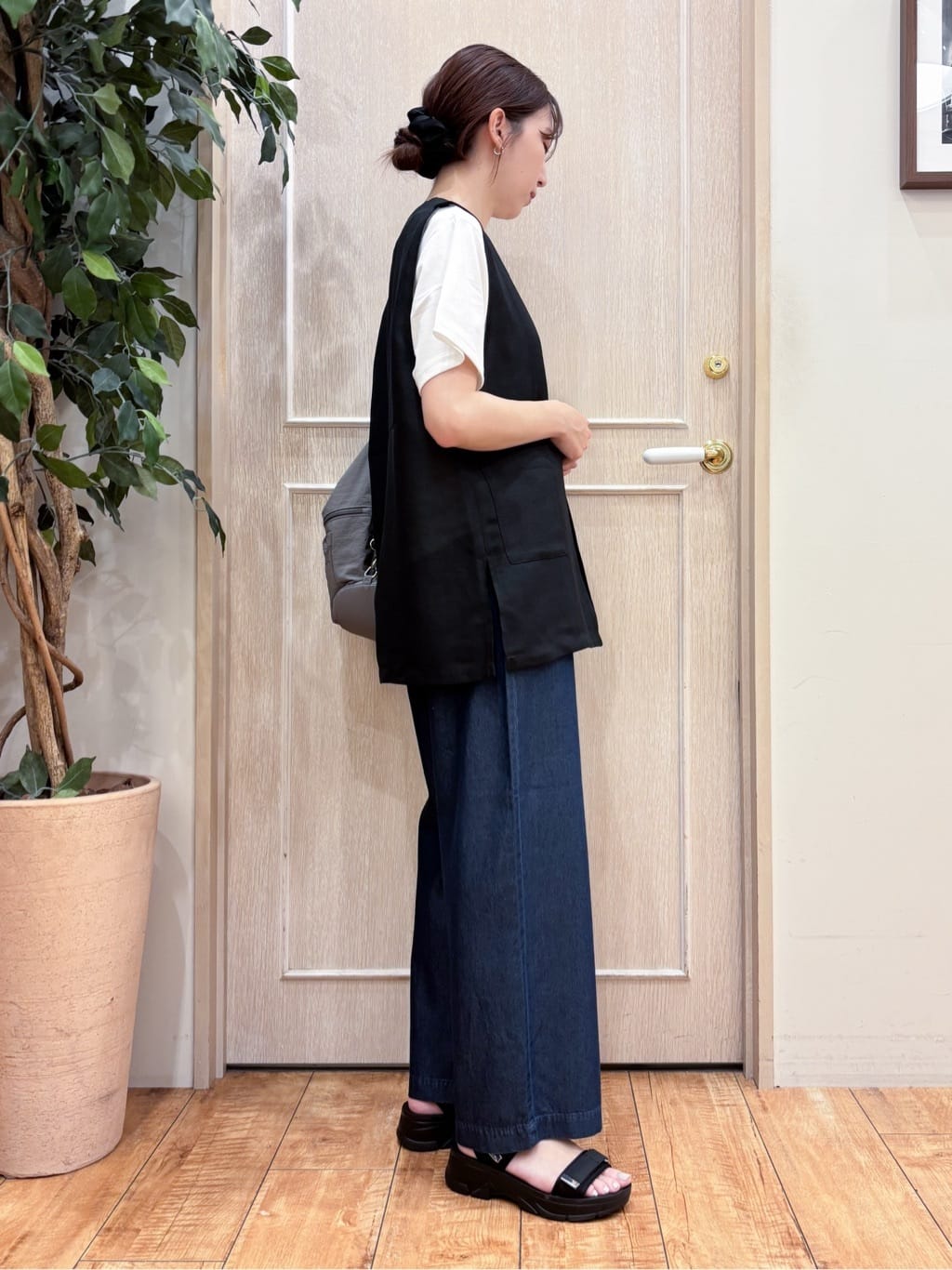 なみさんの「SHOO･LA･RUE｜【S-LL】夏のレイヤードコーデに さらりと着られるメッシュジレ」を使ったコーディネート