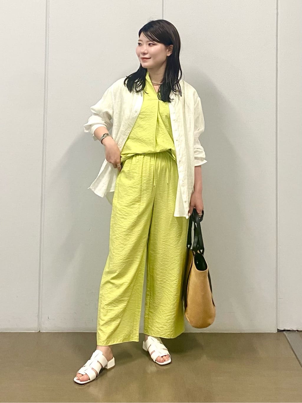 misakiさんの「INDIVI｜【洗える／UVケア／SETUP可能】ドロストワイドパンツ」を使ったコーディネート