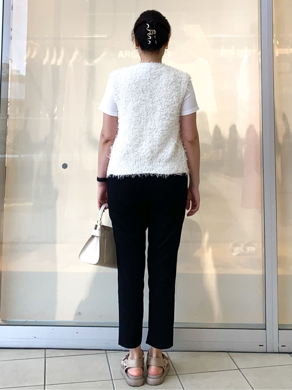 Jeanさんの「OPAQUE.CLIP｜《Can Cam掲載》フリンジシャギーコンパクトベスト【洗濯機洗い可】」を使ったコーディネート