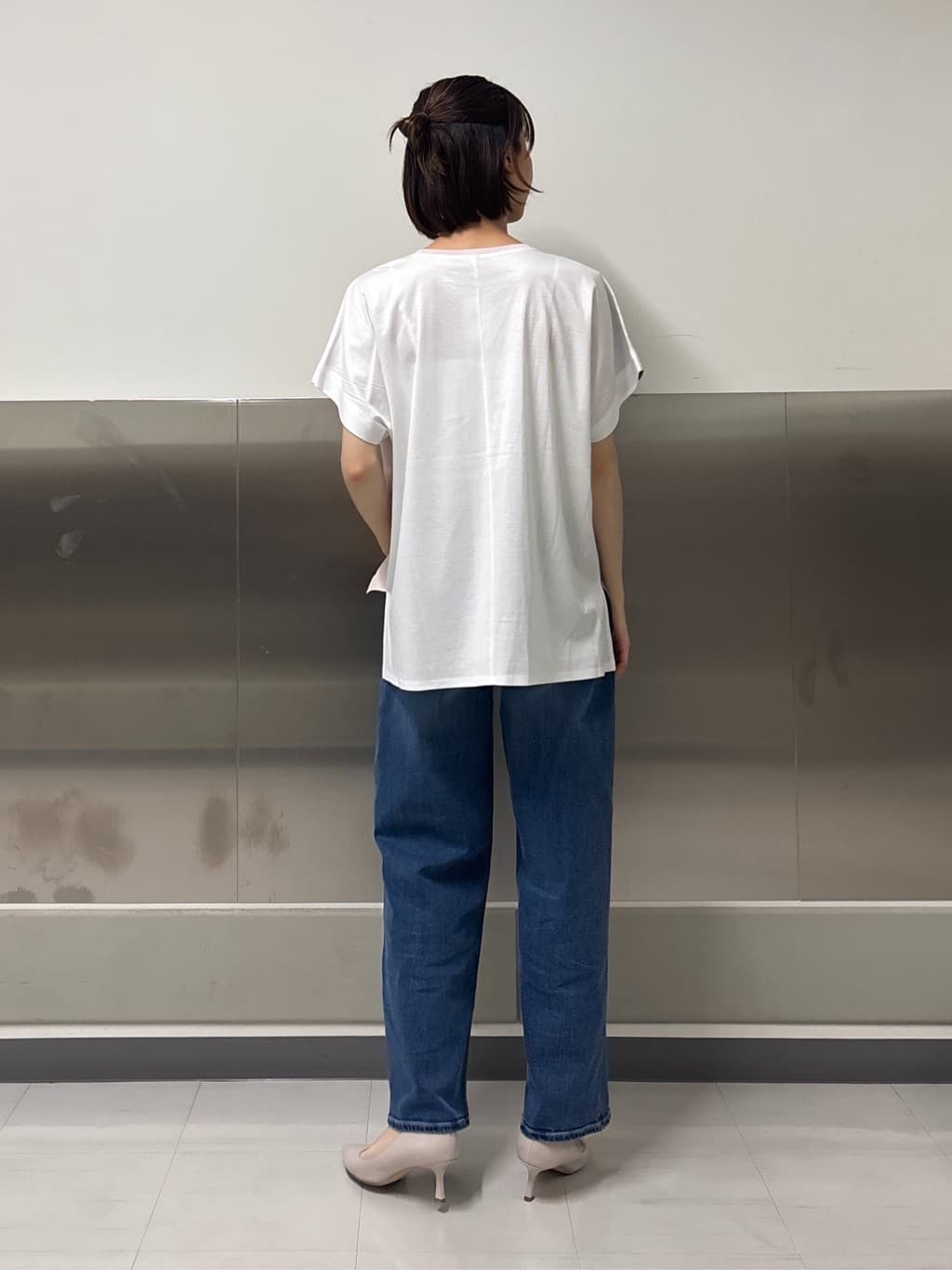 kanaeさんの「INDIVI｜【洗える／汗ジミ防止】バイカラー＆アシメヘム Tシャツ」を使ったコーディネート