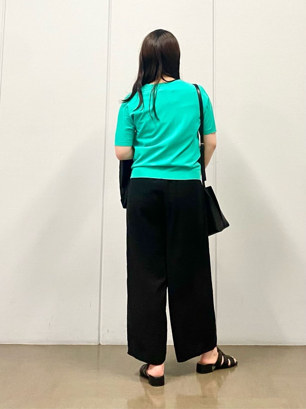misakiさんの「INDIVI｜【洗える／UVケア／SETUP可能】ドロストワイドパンツ」を使ったコーディネート