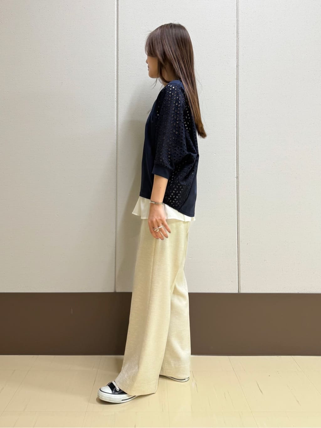 mamiさんの「INDIVI｜【洗える／レイヤードにも活躍】ペプラムインナートップス」を使ったコーディネート