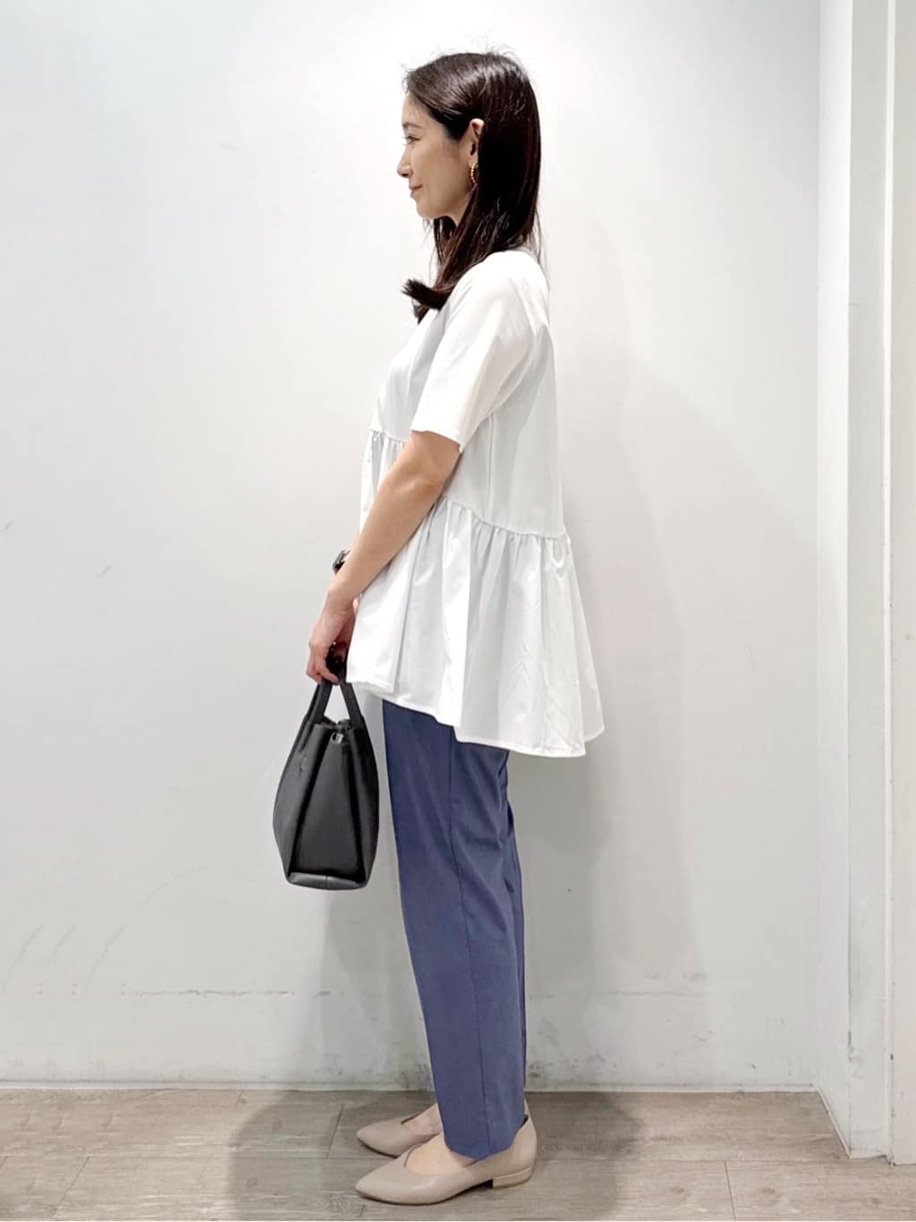 yuicciさんの「OPAQUE.CLIP｜麻混ハイストレッチイージースティックパンツ【洗濯機洗い可】」を使ったコーディネート