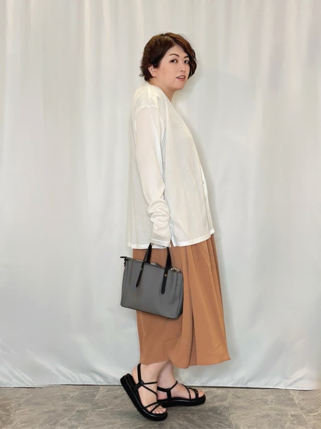 たみさんの「SHOO･LA･RUE｜【S-LL/ひんやり/UV】手の甲まで隠れる トッパーカーディガン」を使ったコーディネート