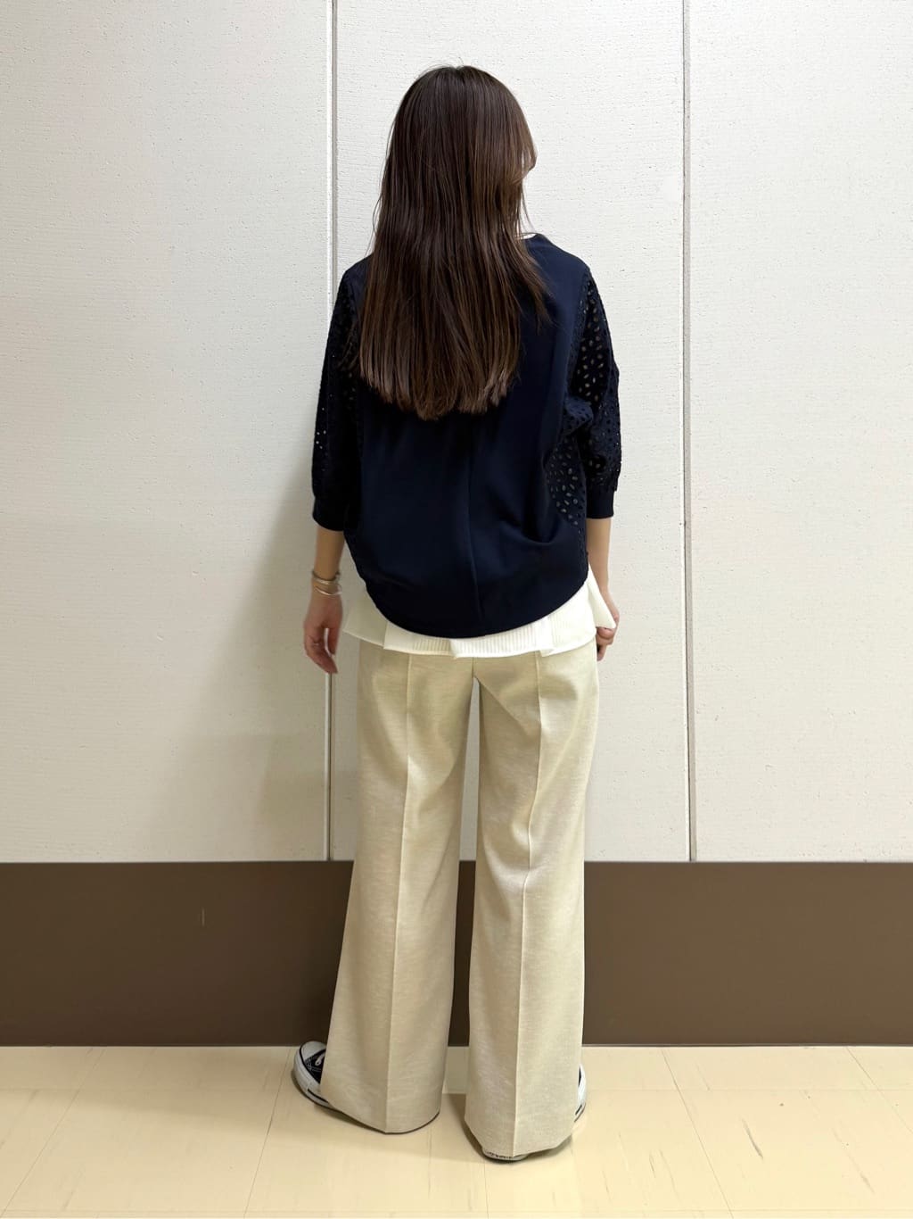 mamiさんの「INDIVI｜【洗える／レイヤードにも活躍】ペプラムインナートップス」を使ったコーディネート