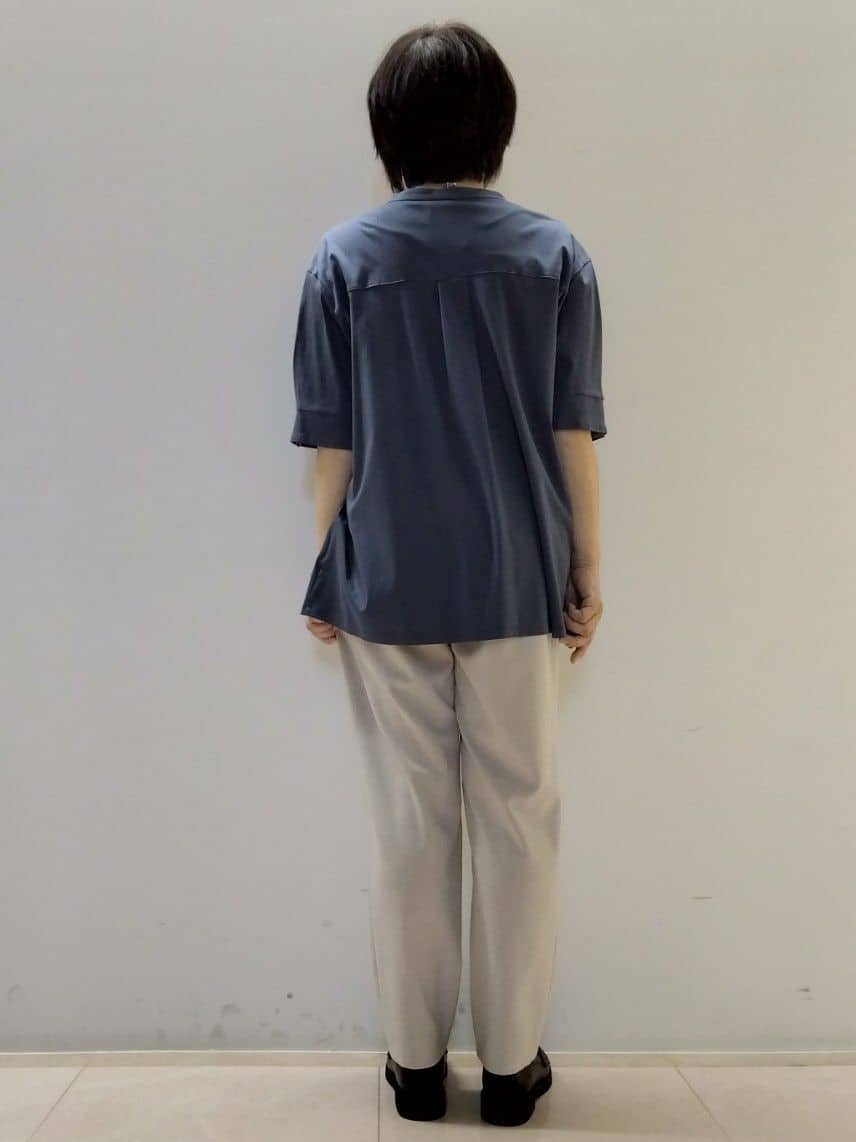 tokuさんの「Reflect｜【すっきり見え！長め丈／マシンウォッシュ可】スキッパーネックジャージトップス」を使ったコーディネート