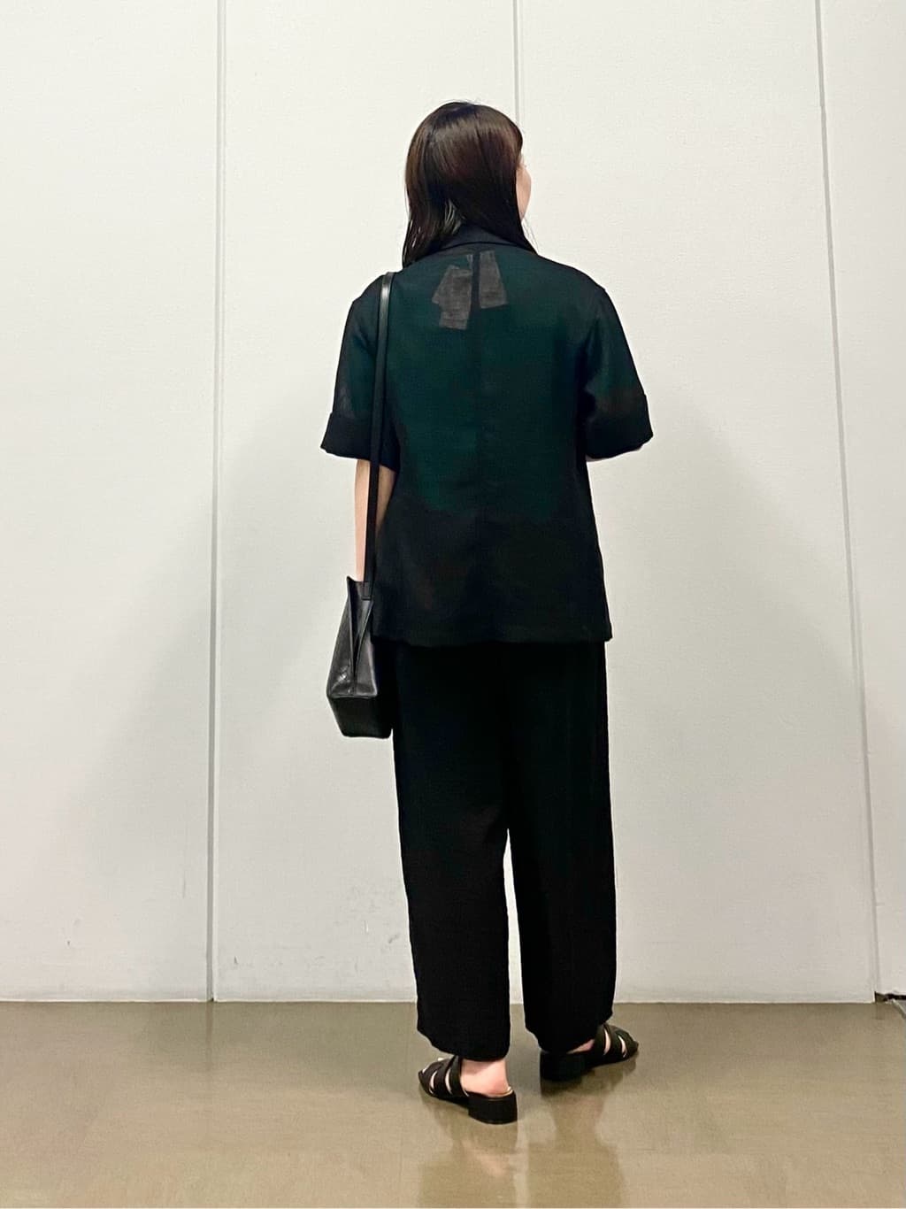 misakiさんの「INDIVI｜【洗える／UVケア／SETUP可能】ドロストワイドパンツ」を使ったコーディネート