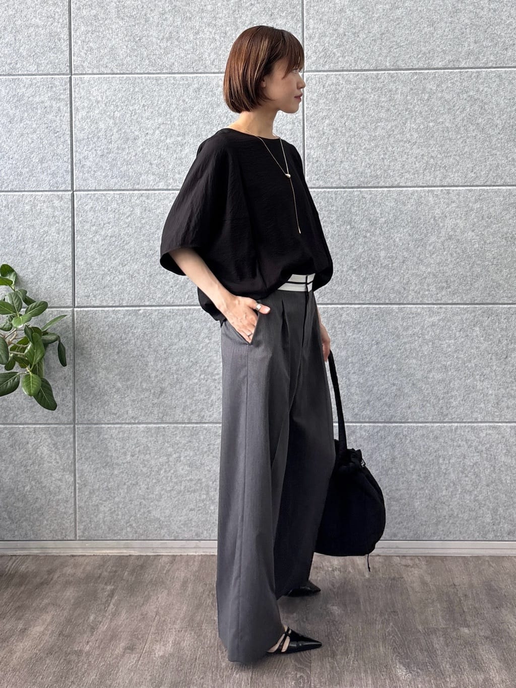 kanaeさんの「INDIVI｜【体型カバー/SETUP可能】ジョーゼット　ドルマンブラウス」を使ったコーディネート
