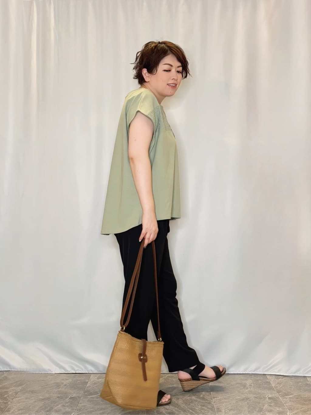 たみさんの「SHOO･LA･RUE｜【洗える/S-LL/体型カバー】レース使いが華やか フレンチスリーブコットンTシャツ」を使ったコーディネート